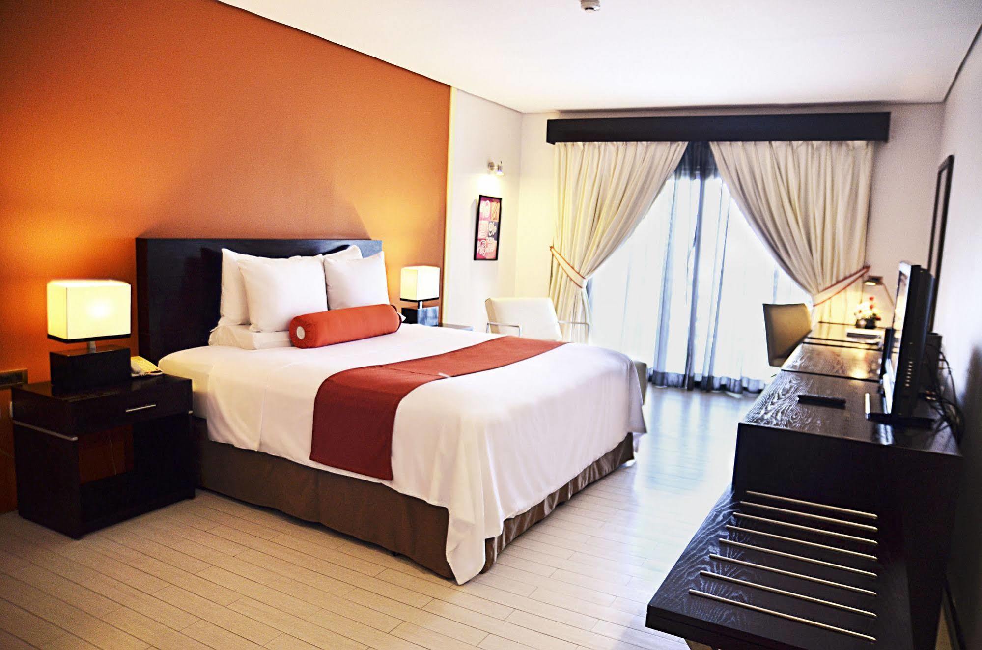 Thunderbird Resorts - Poro Point San Fernando City  Eksteriør billede